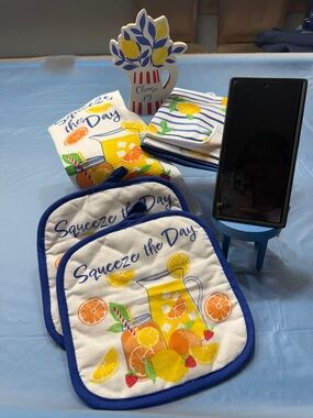 Squeeze the Day Kitchen Linens Set - Blue and White. Cute chair phone holder